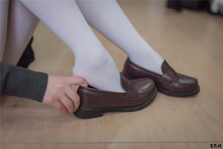 纯洁的JK白丝美腿