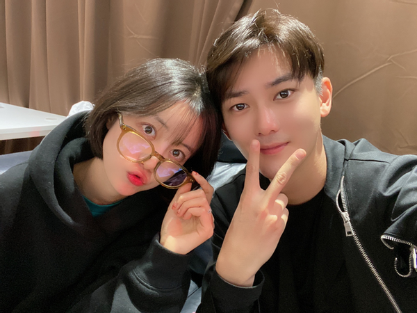 恋爱了？李溪芮和熊梓淇生日比心送祝福，女方被爆是双性恋？