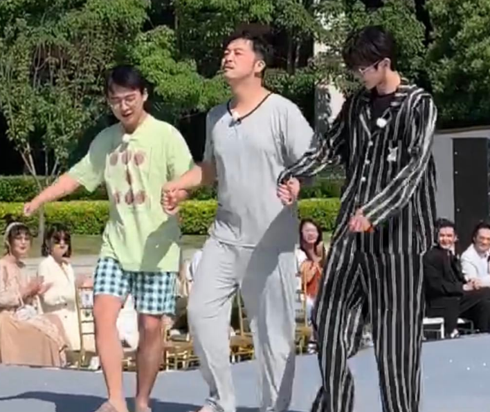 奔跑吧成员挑战古装造型，郭麒麟蔡徐坤互动活力十足，胡可也来了