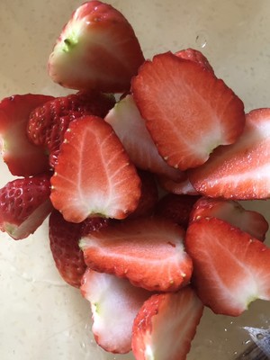 Sweetmeats of woman of fawn on of net red snow, cate milk strawberry is small, tall Yan Zhitian nods cookbook, simple and fastfood