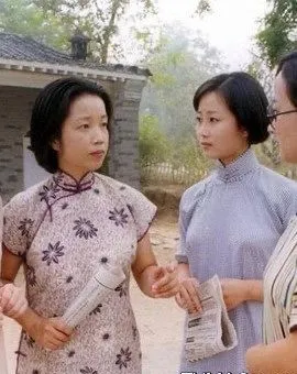 从央视主持人,到饰演周恩来夫人,她的命运因