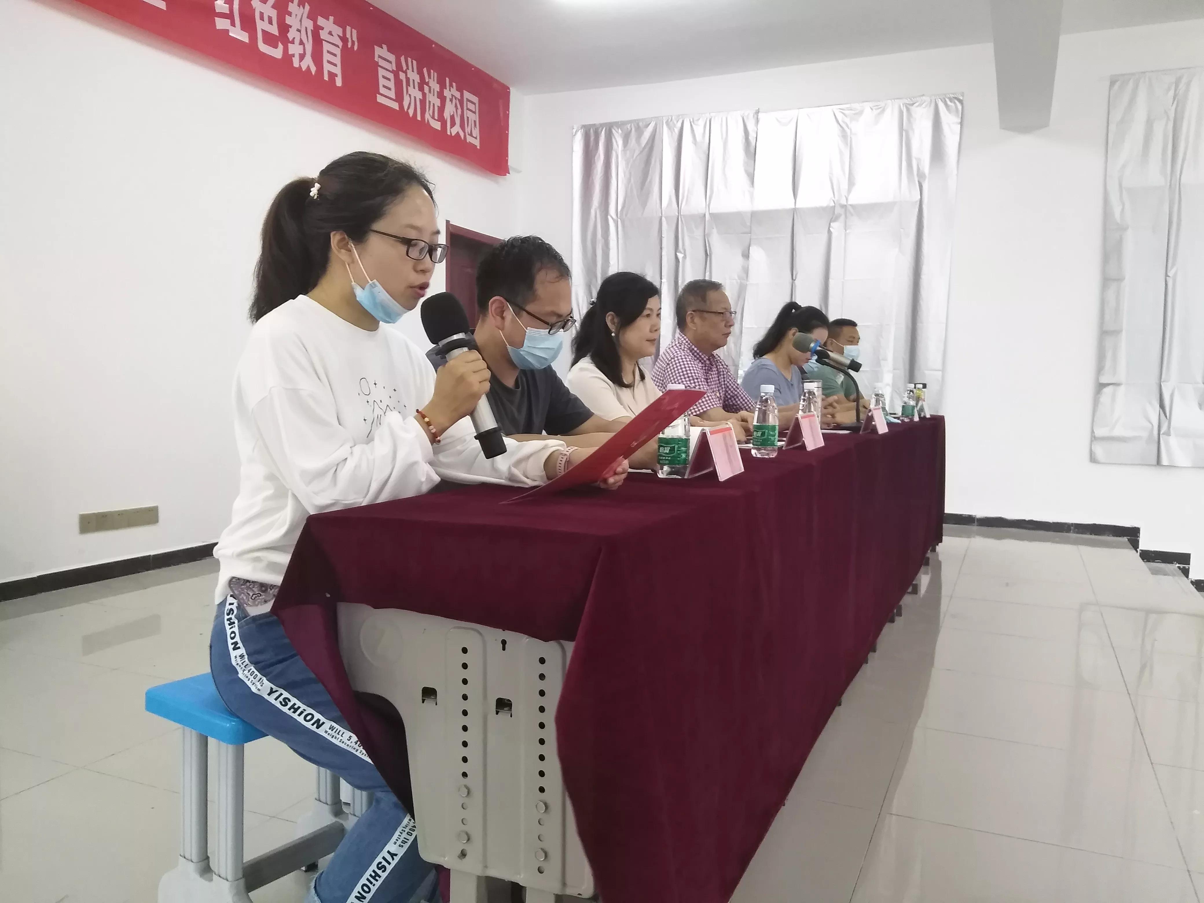 监利四叶草：洒向学子全是爱