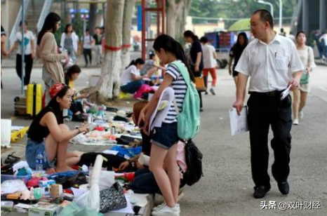 地摊经济复苏，成都一城2月新增10万人就业，说明了什么？