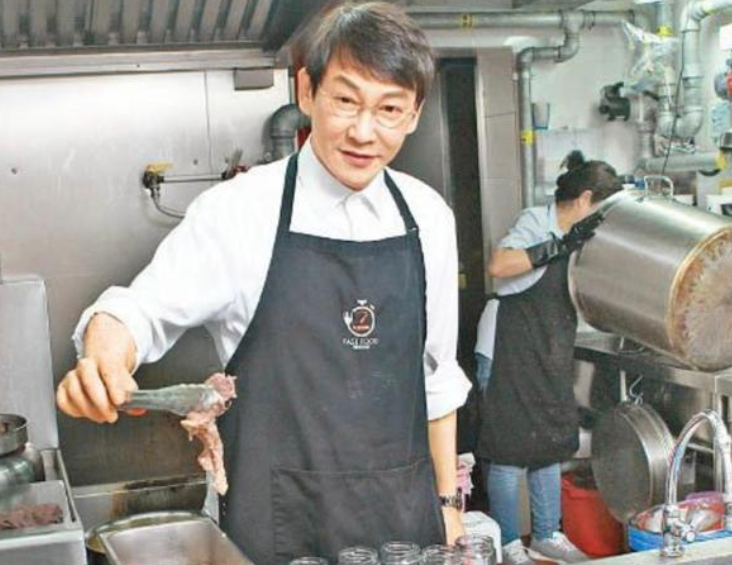 吴启华哥哥豪宅宴请郭可盈一家，退圈转行买鸡，一只卖388元