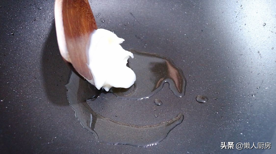 初春嚐鮮，挖野菜一天能賣100元，這樣包著春捲吃，還會灌湯