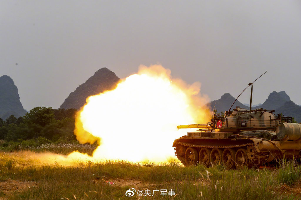 DTW2-105毫米穿甲弹，穿深460毫米左右，增强“老”