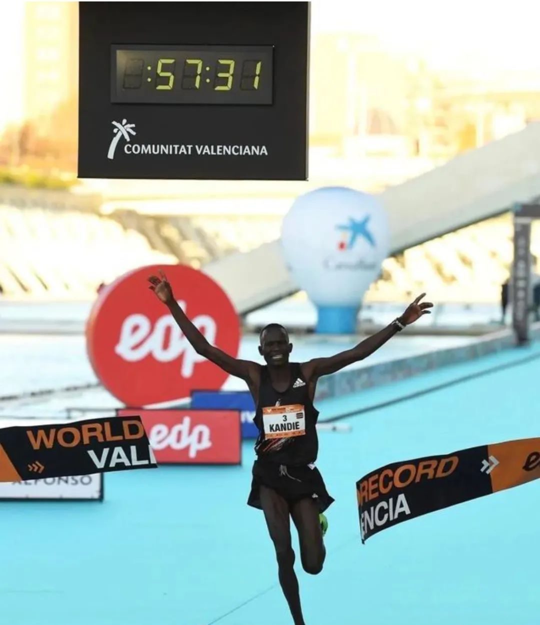 1:04:02, match fast 3 minutes of 02 seconds, woman record of half horse world is broken