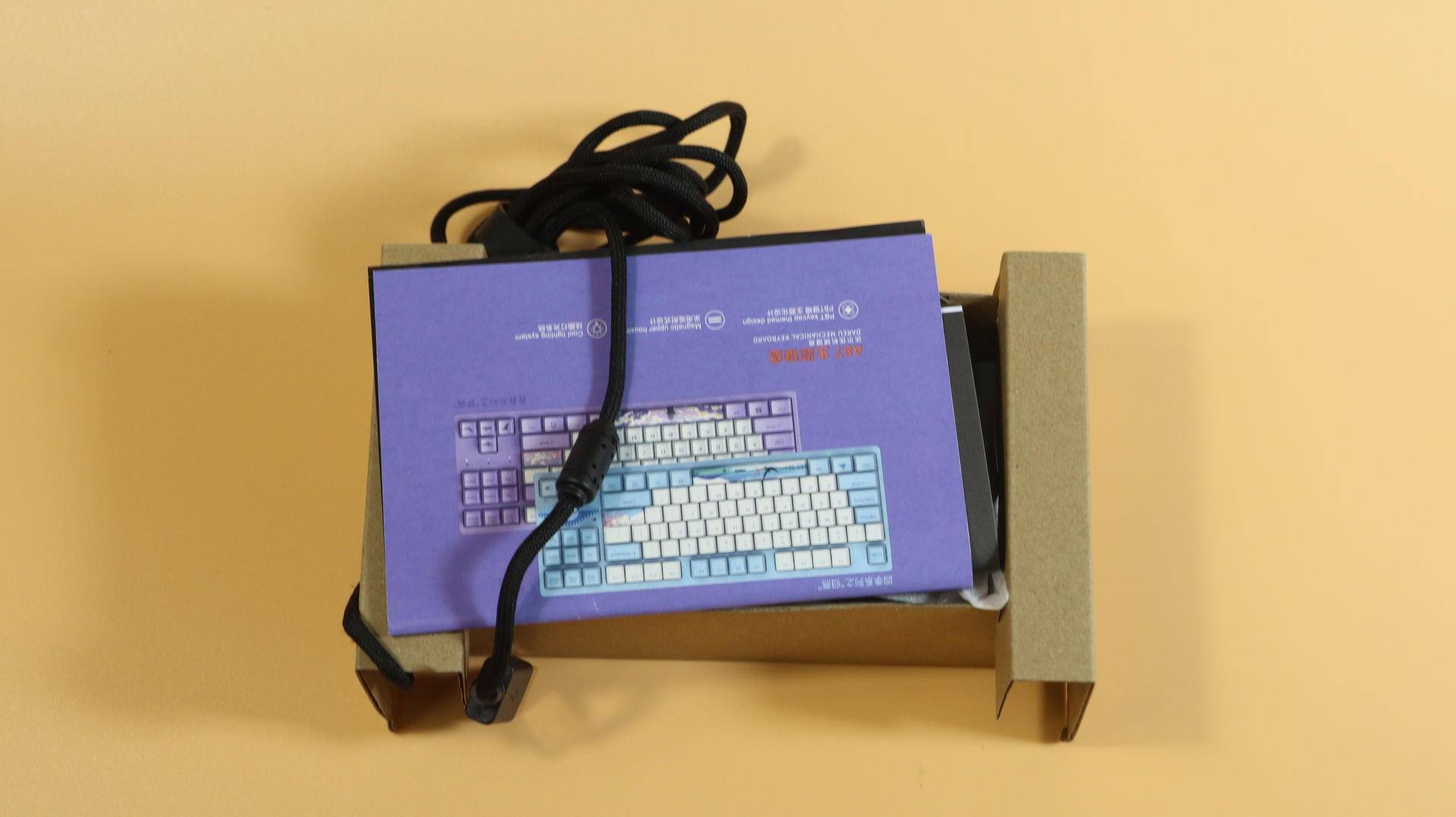 手感好，还很轻。体验达尔优牧马人EM910轻量化鼠标