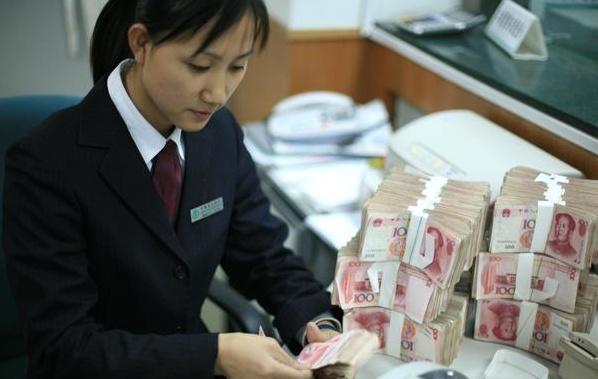 若在银行办理定期存款的要留心了，不少人感到