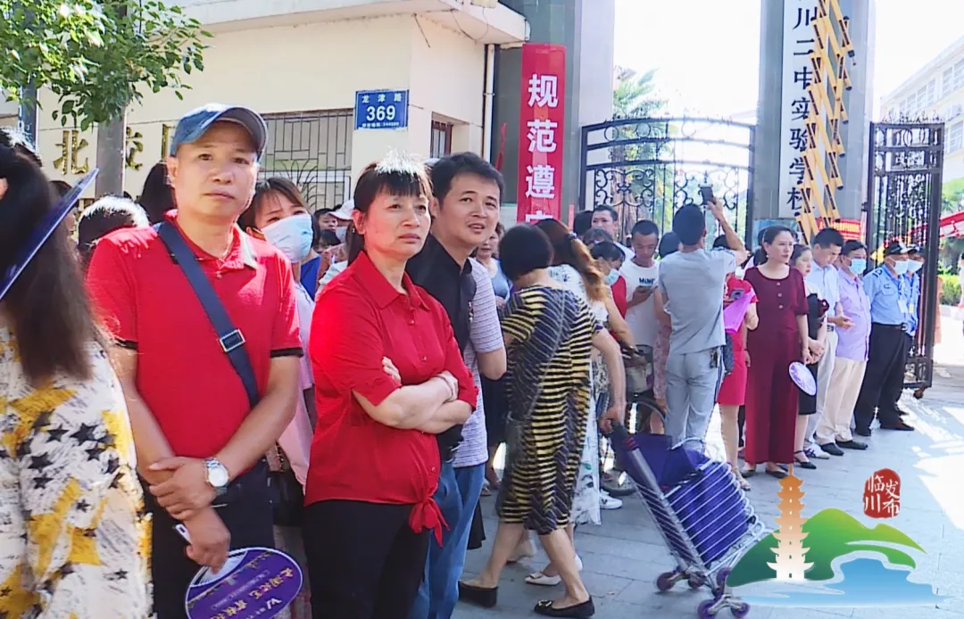 高考第一天!临川考场外发生的一幕......