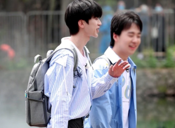 《奔跑吧》上演睡衣秀，蔡徐坤自我保护意识充