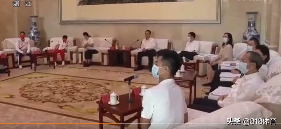 全红婵衣锦还乡!湛江市举办盛大欢迎仪式,站书记市长中间C位同框