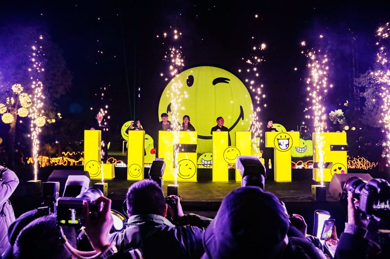 邂逅浪漫流星雨，武汉欢乐谷LIGHTS游乐园元旦启幕