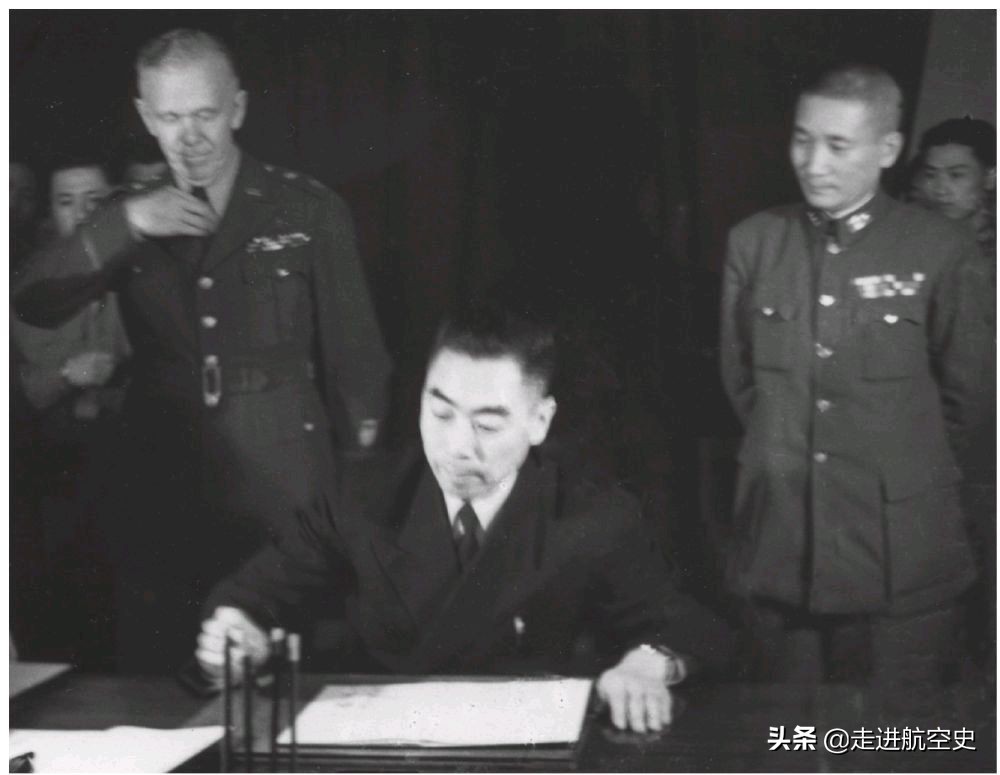 1964年，张爱萍用密语电报总理：邱小姐在梳妆台，已梳好辫子