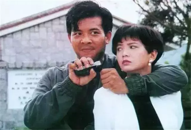 《龙在江湖》丧波,入行36年第一次拿奖,网友:好演员的春天来了