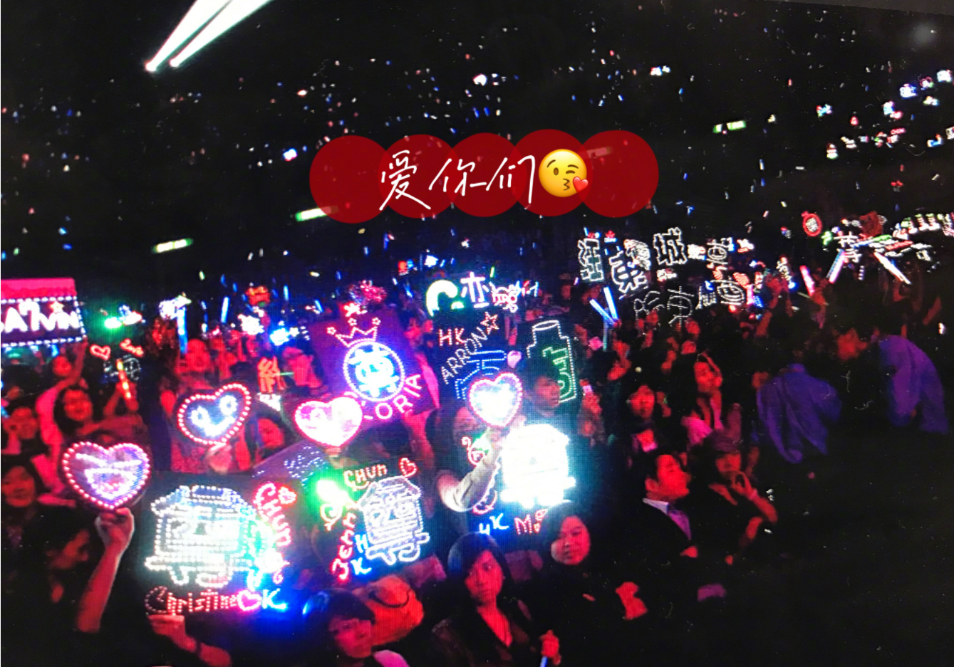 飞轮海出道十五周年，吴尊发文纪念，晒组合初期演出照回忆满满