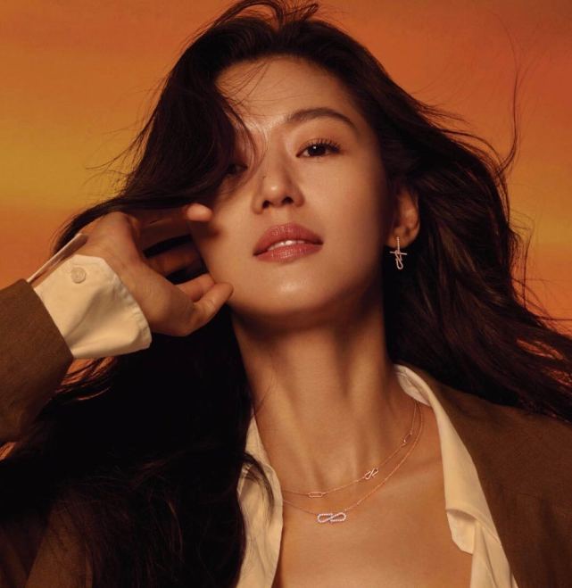 全智贤曝婚后生活，辛苦照顾俩儿子，还要保持美貌身材怕老公嫌弃