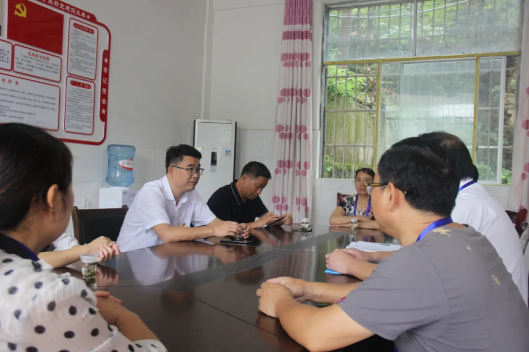中方人大：陈红利走访慰问教师