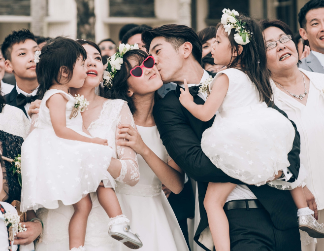 爸爸对孩子的颜值影响有多大？看到贾静雯三个女儿，你就明白了