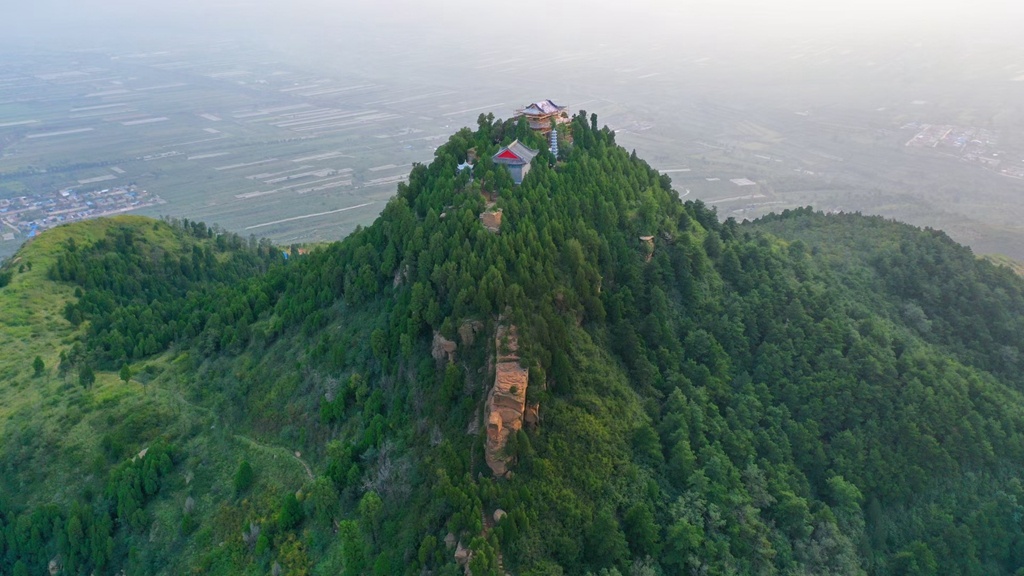 落日滿秋山 武帝山巍峨美麗