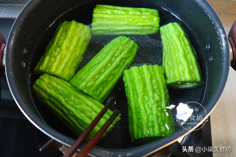圖片[6]-苦瓜別再調(diào)著吃了 教你特色做法 解暑還減肥 吃完不用擔(dān)心長肉-起舞食譜網(wǎng)