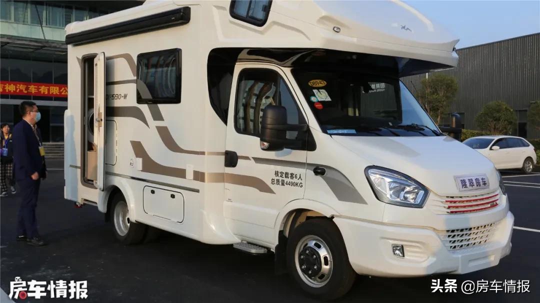 新款依維柯房車 四明治車身還有雙層地暖 一家4口冬天玩不怕冷 中國熱點