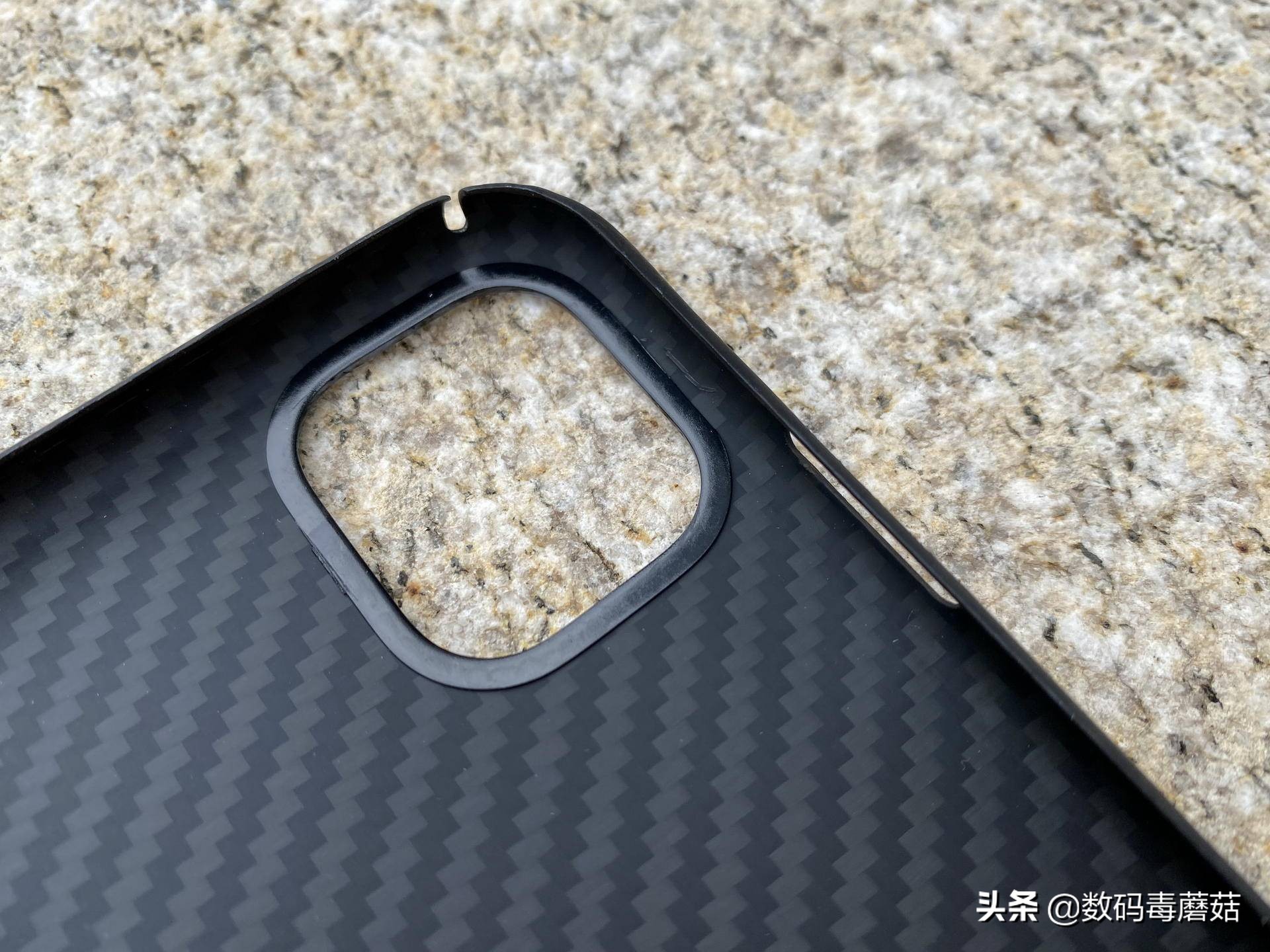 Come from the warning of 16s of evil spirit a group of things with common features: Mobile phone carapace must be bought prevent truly fall, otherwise...