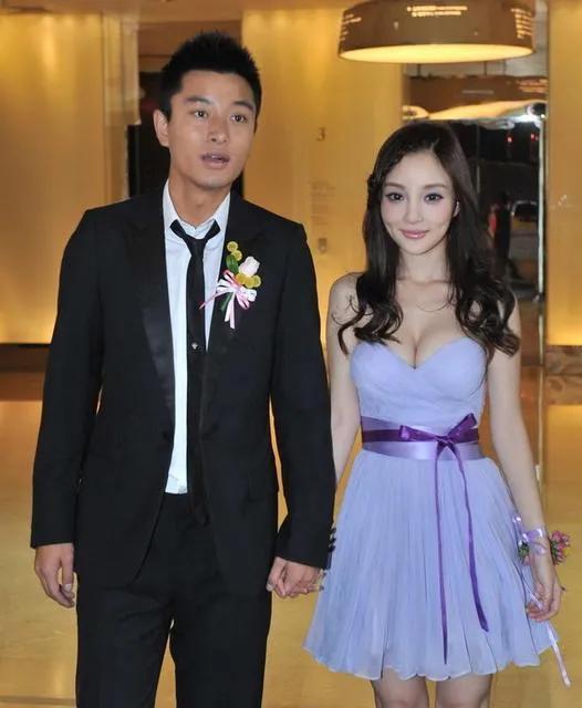 被封杀后郑爽该如何赚钱？看看现在的范冰冰、