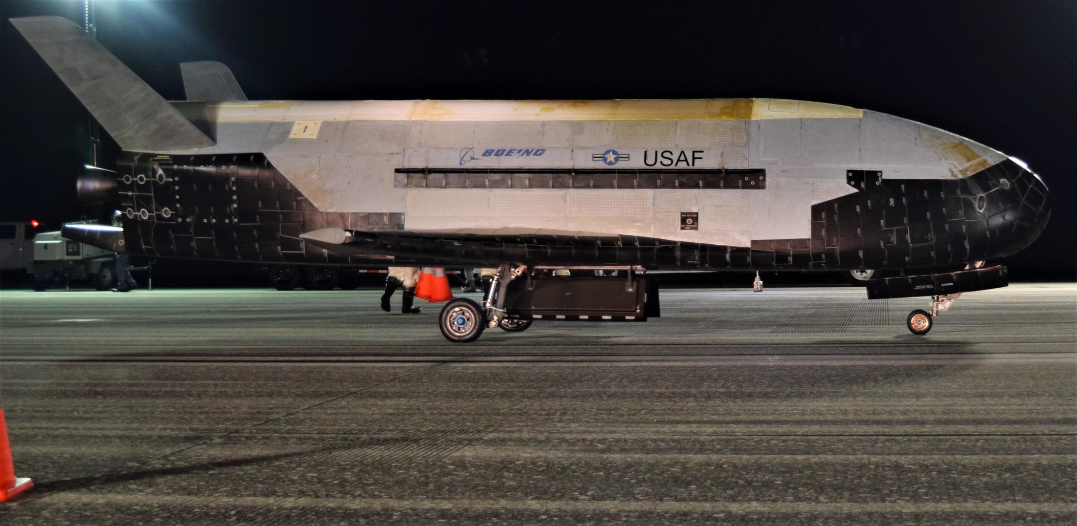 美太空战机X-37B又开始了，北斗卫星即发射，中方