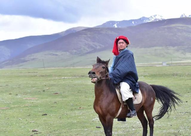 90后骑兵连连长扎根草原，获“最美新时代革命军人”荣誉称号