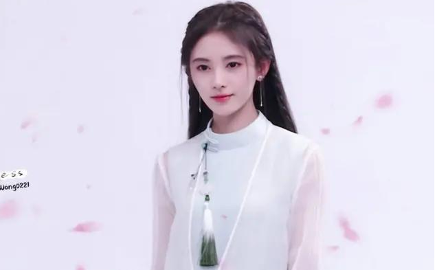 38公斤的鞠婧祎，平时不碰这2种水果，却是00后的