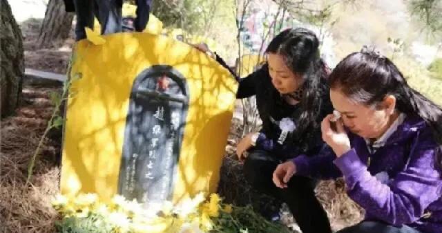 对越反击战，18岁战士牺牲前不知爱情滋味，女护