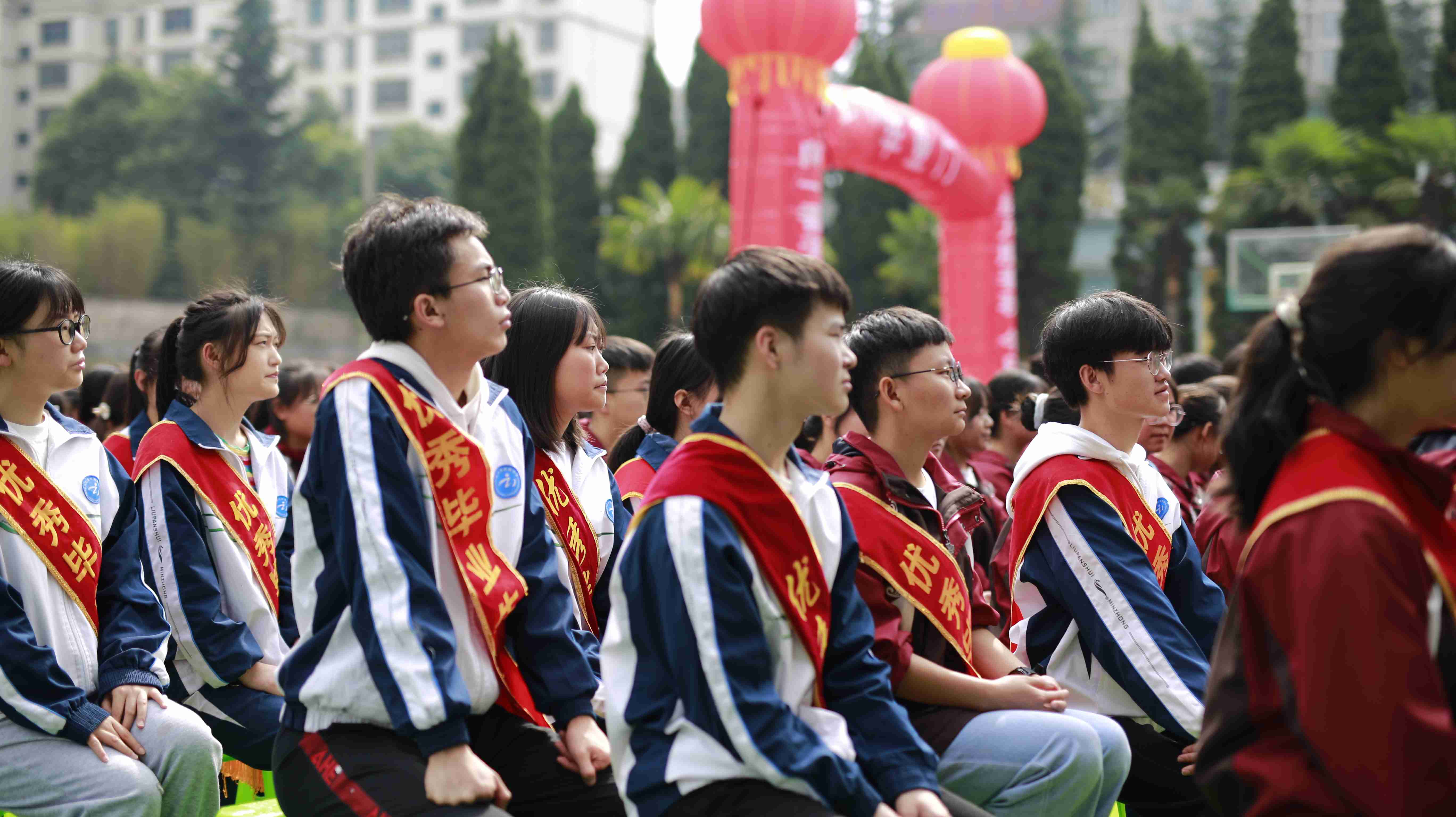 六盤水市民族中學舉行2021屆高三畢業(yè)典禮(圖5) 六盤水市民族中學舉行2021屆高三畢業(yè)典禮(圖5)