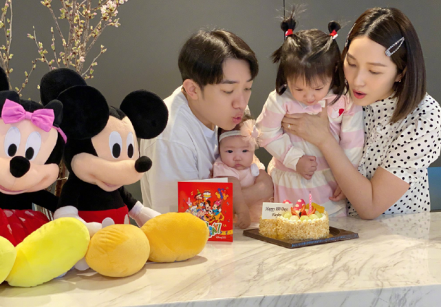 王祖藍大女兒唱冰雪奇緣插曲，展表演天賦，2歲還穿尿不濕引熱議