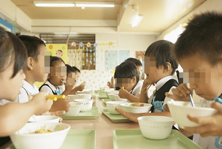 幼儿园阶段，孩子容易被欺负的两种情况，家长反应不要太过激