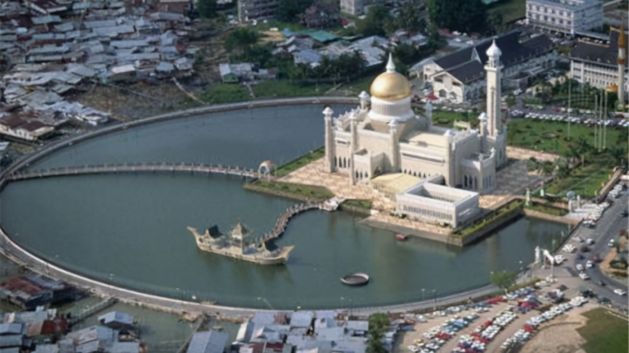 馬來西亞並沒有什麼厲害的產業，為什麼人均GDP可以達到這麼高