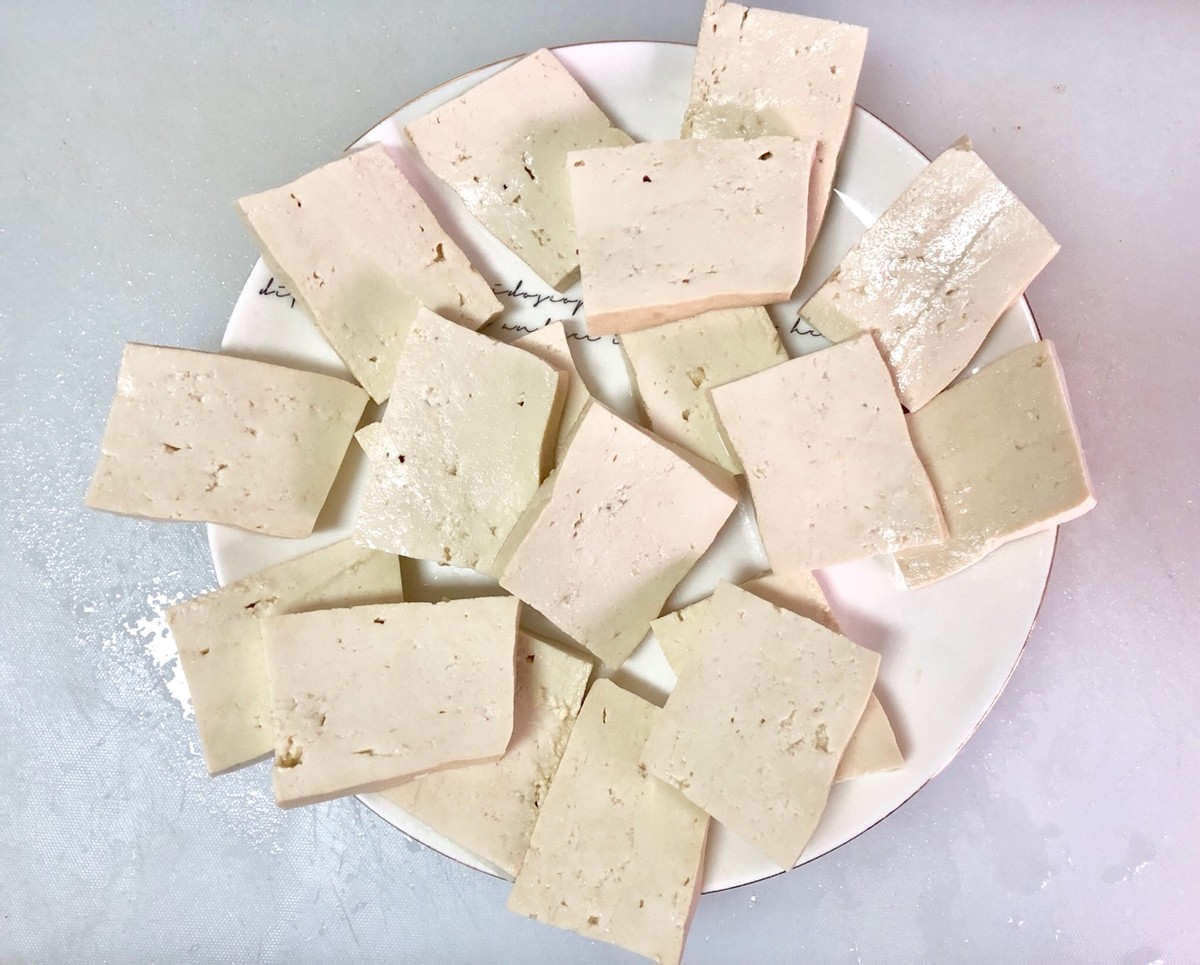 豆腐这样做，孩子很爱吃，鲜香入味，外酥里软，咬一口真过瘾