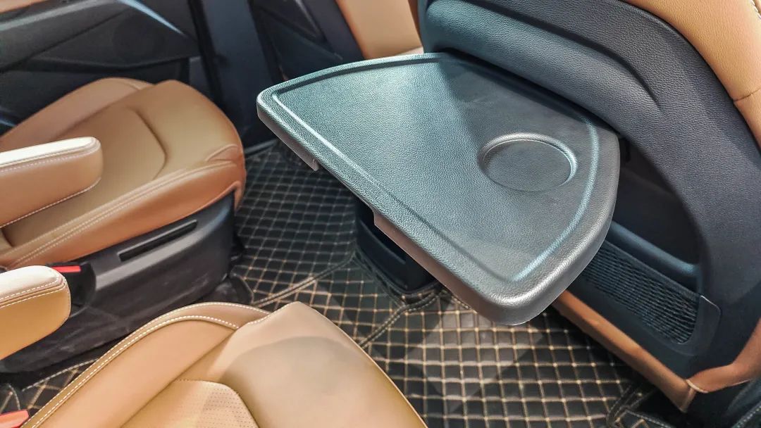 它比传祺M6强多了，堪称家用MPV中的智能担当