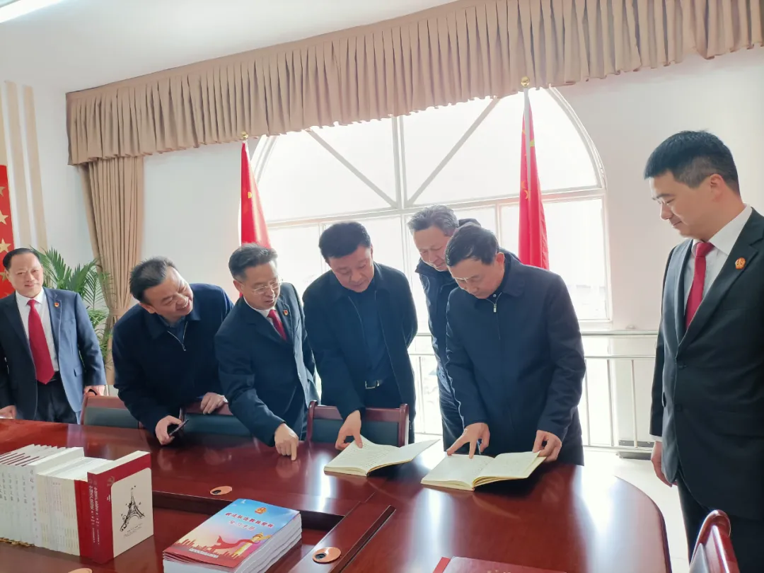 教育整頓信陽在行動 | 省政法隊伍教育整頓第十五駐點指導組副組長龐景玉一行深入浉河法院檢查指導工作