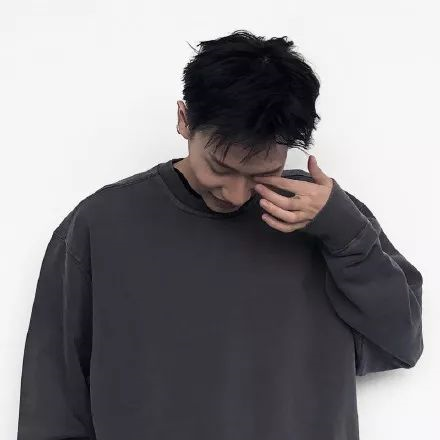 男生头像：高冷帅气男生头像