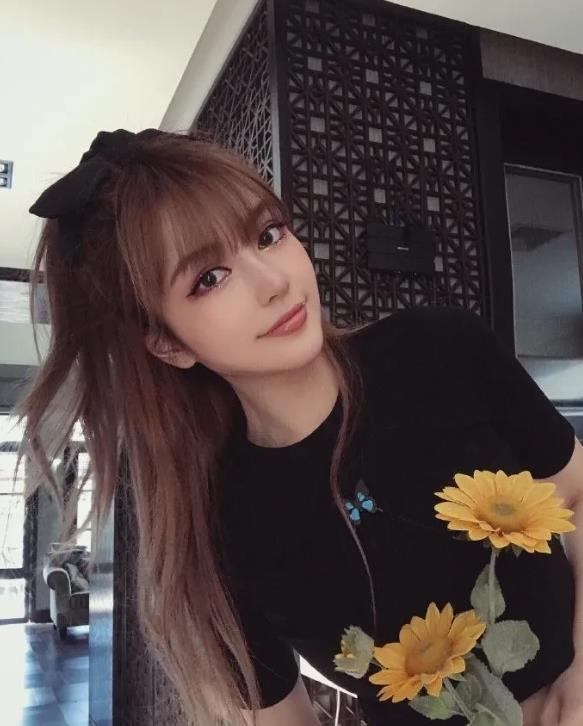 周扬青秀奢华生日礼物：周爸送百万豪宅，老佛爷御用插画师作画