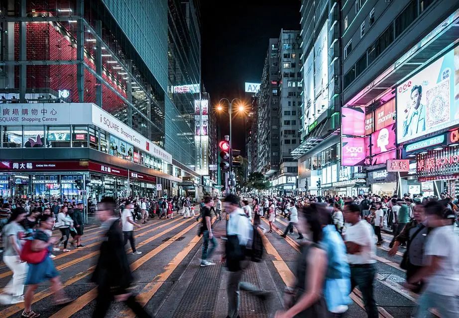 香港去年零售額跌24.3%，失業率創新高，通關時間延至9月底