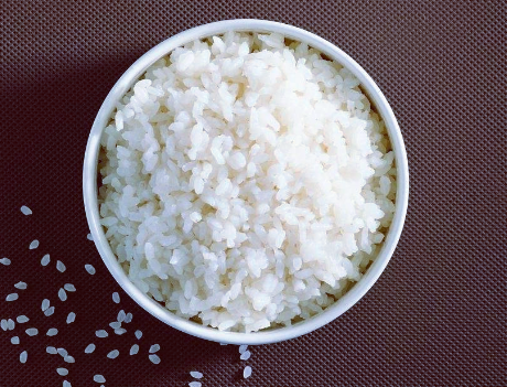 图片[1]-焖米饭只加清水？分享内行人的做法米饭松软还分明吃着香-起舞食谱网