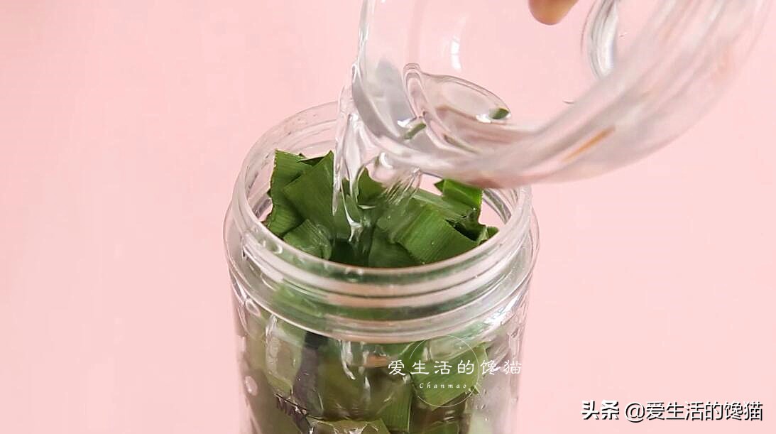 自制斑斓千层糕，Q弹爽口，颜色不发黄，秘诀在于这一步