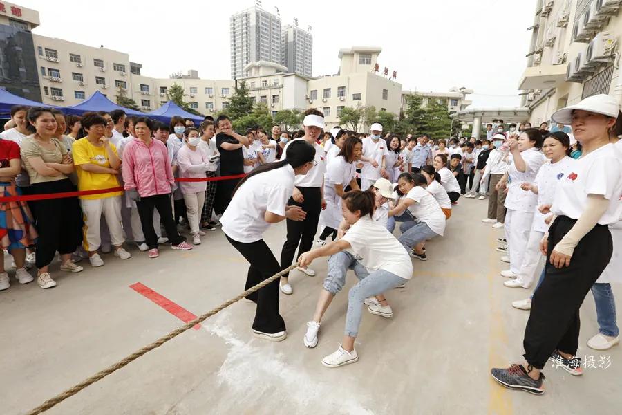 三原县医院庆祝“5.12”国际护士节拔河比赛