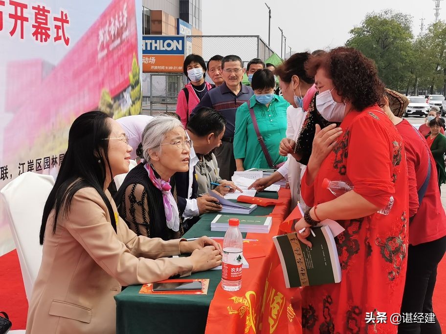 最美塔子湖首届美食文化旅游节开幕式；《民医侯立新》新书签发