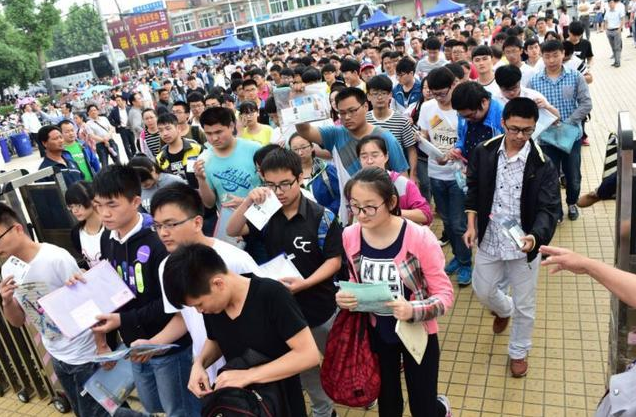 17年前盗高考试卷，导致国家被迫使用备用卷的杨