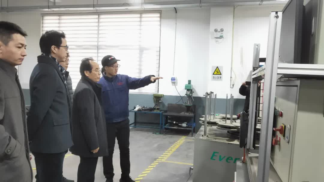 正大集團副總裁傅學軍、市工信局總工程師黃亮蒞臨洛陽鴻元軸承
