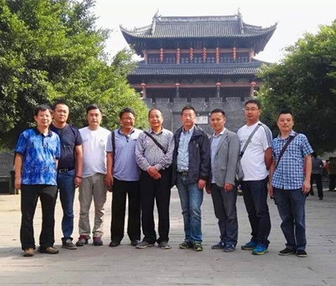 曾祥裕为海内外易友来风水名城赣州旅游作讲解