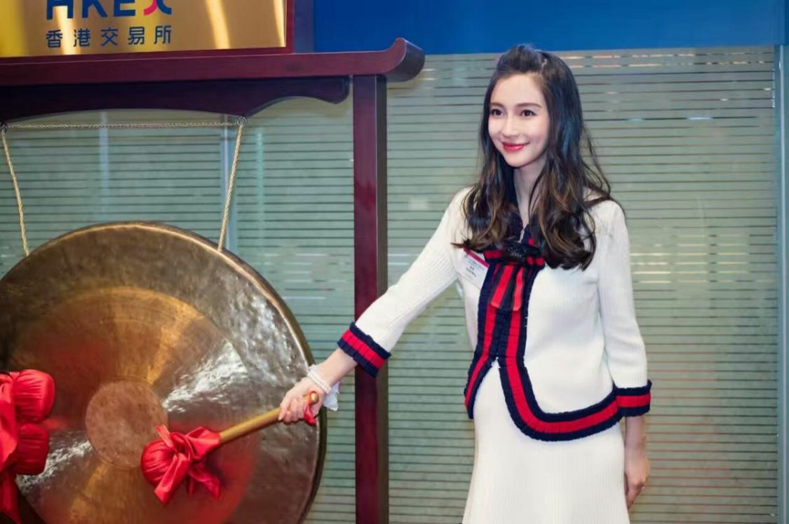 朱珠产后首露面，录视频感叹当妈不易，纯素颜皮肤状态好无浮肿